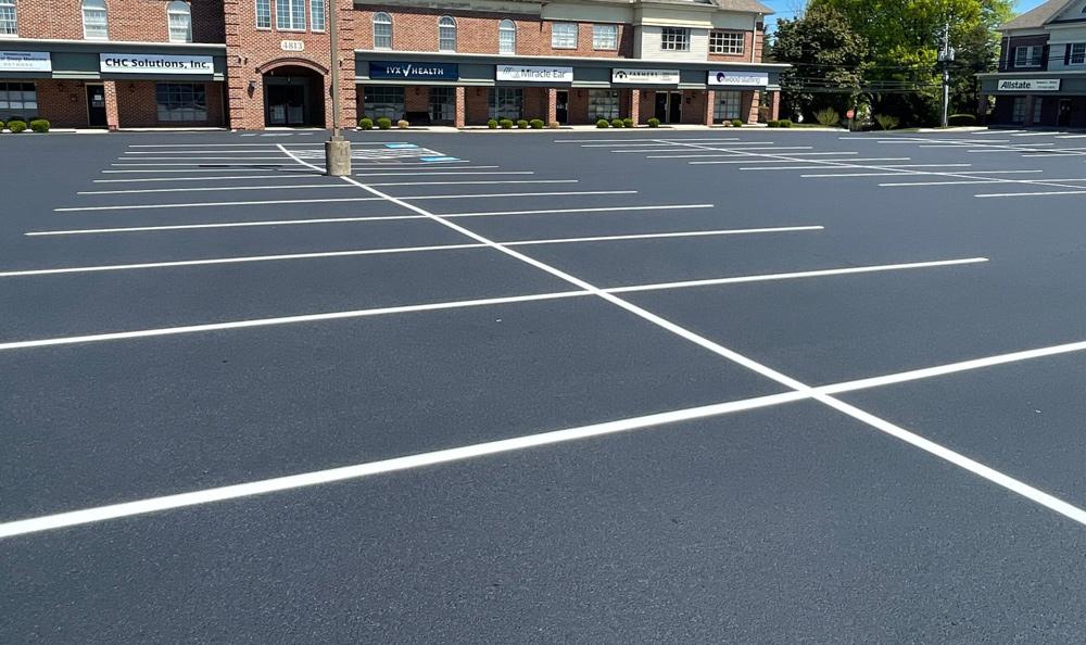 parking lot striping and sealcoating services application in san antonio